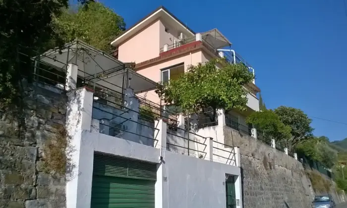 Rexer-Sanremo-Casa-indipendente-vista-mare-ristrutturata-con-tre-appartamenti-grande-giardino-garage-TERRAZZO