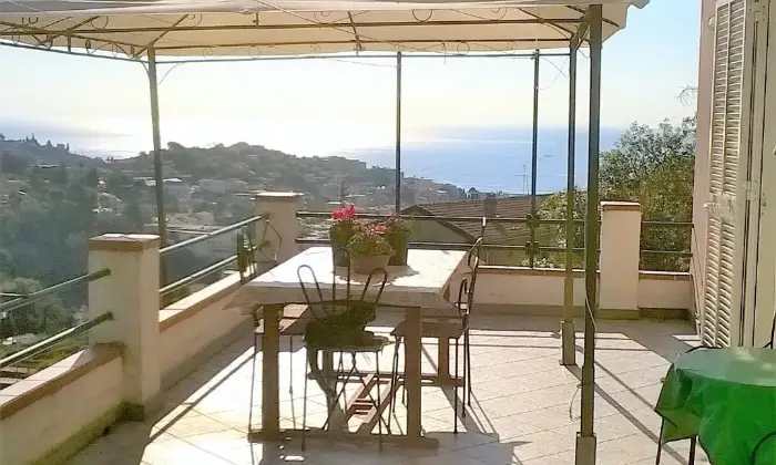 Rexer-Sanremo-Casa-indipendente-vista-mare-ristrutturata-con-tre-appartamenti-grande-giardino-garage-TERRAZZO