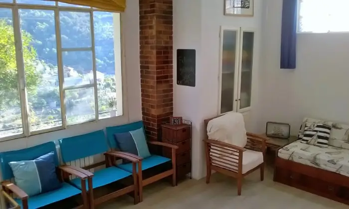 Rexer-Sanremo-Casa-indipendente-vista-mare-ristrutturata-con-tre-appartamenti-grande-giardino-garage-SALONE