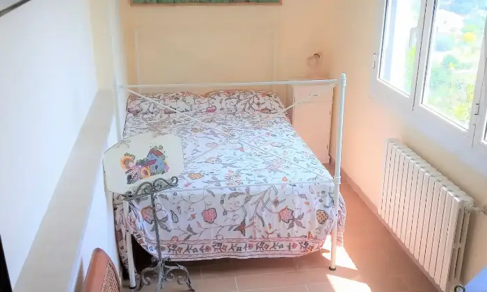 Rexer-Sanremo-Casa-indipendente-vista-mare-ristrutturata-con-tre-appartamenti-grande-giardino-garage-CAMERA-DA-LETTO