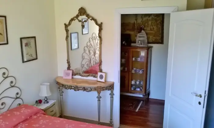 Rexer-Sanremo-Casa-indipendente-vista-mare-ristrutturata-con-tre-appartamenti-grande-giardino-garage-CAMERA-DA-LETTO