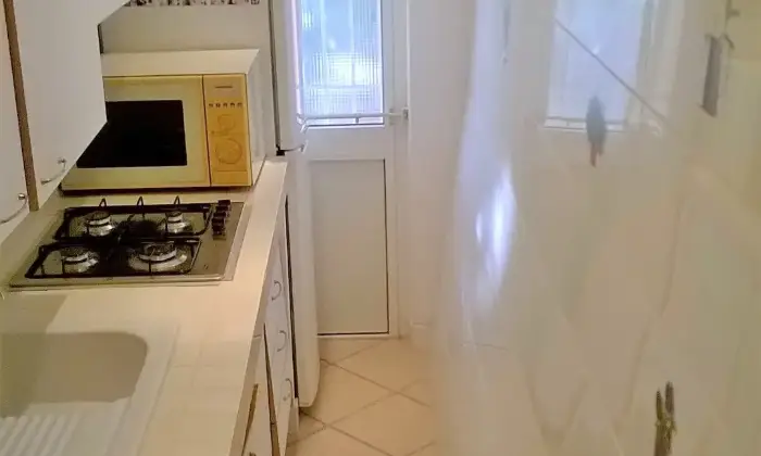 Rexer-Sanremo-Casa-indipendente-vista-mare-ristrutturata-con-tre-appartamenti-grande-giardino-garage-CUCINA