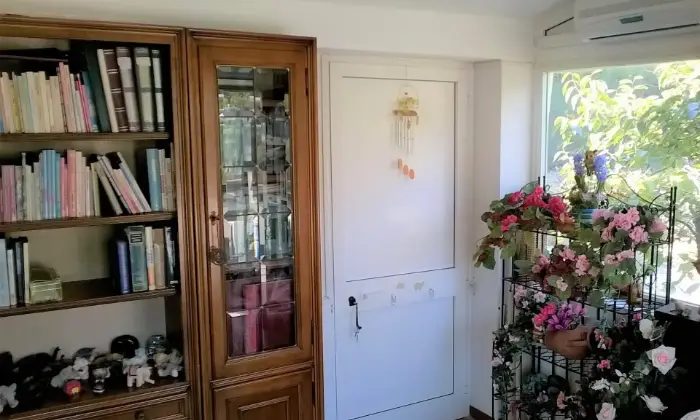 Rexer-Sanremo-Casa-indipendente-vista-mare-ristrutturata-con-tre-appartamenti-grande-giardino-garage-SALONE