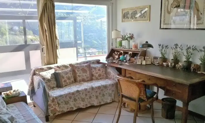 Rexer-Sanremo-Casa-indipendente-vista-mare-ristrutturata-con-tre-appartamenti-grande-giardino-garage-SALONE