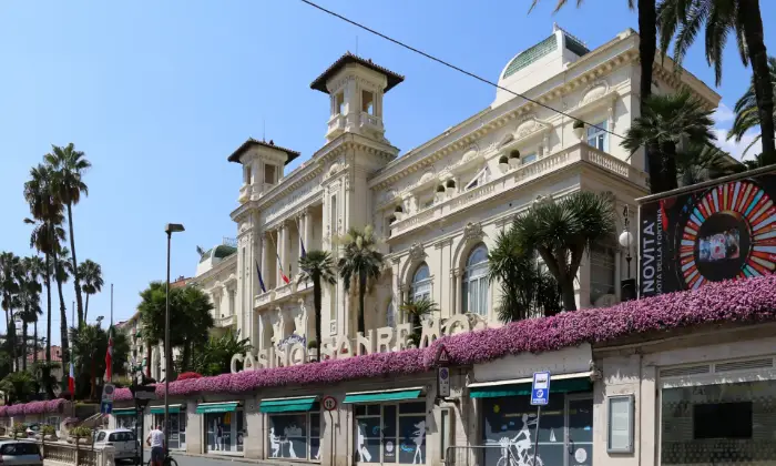 Rexer-Sanremo-Casa-indipendente-vista-mare-ristrutturata-con-tre-appartamenti-grande-giardino-garage-ALTRO