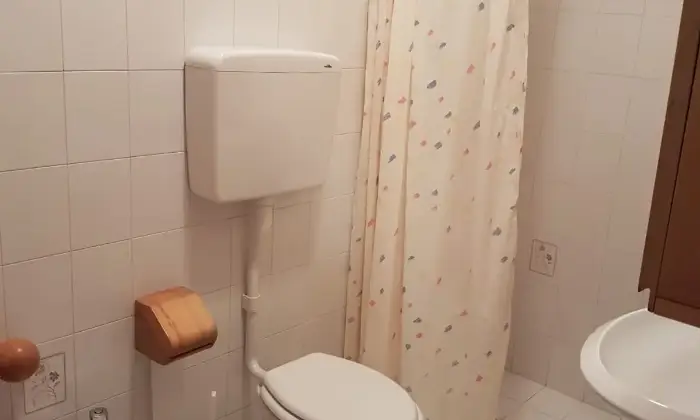 Rexer-Forl-CAMERA-ESCLUSIVAMENTE-PER-STUDENTI-BAGNO