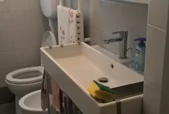 Rexer-Urbino-STANZA-SINGOLA-VIA-VETERANI-BAGNO