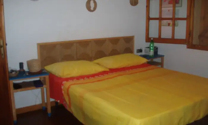 Rexer-VILLASIMIUS-Villetta-m-dal-mare-con-piscina-CAMERA-DA-LETTO