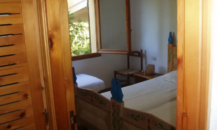 Rexer-VILLASIMIUS-Villetta-m-dal-mare-con-piscina-CAMERA-DA-LETTO