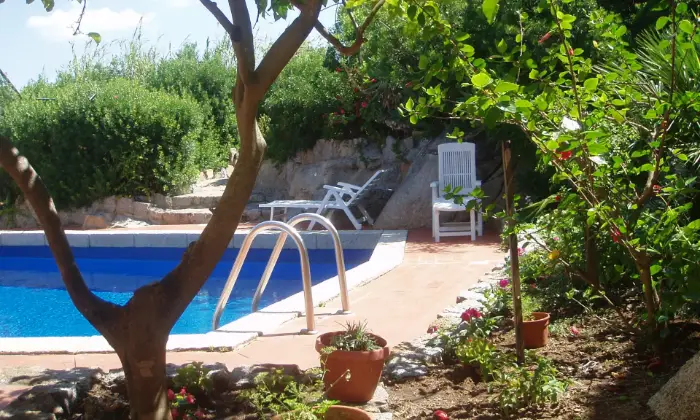 Rexer-VILLASIMIUS-Villetta-m-dal-mare-con-piscina-GIARDINO