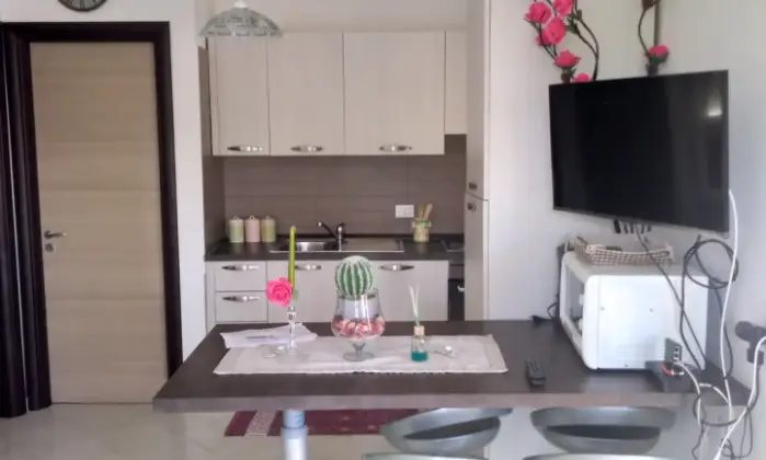 Rexer-Pizzo-Splendido-appartamento-F-con-due-camere-da-letto-PIZZO-BEACH-CLUB-PISCINEparco-giochi-CUCINA