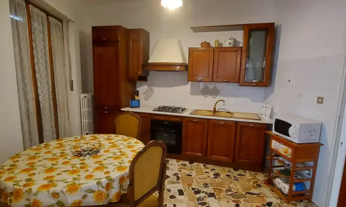 Rexer-Bra-Appartamento-per-studenti-con-camere-in-centro-Bra-CUCINA
