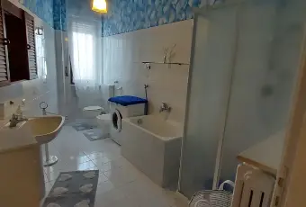 Rexer-Bra-Appartamento-per-studenti-con-camere-in-centro-Bra-BAGNO
