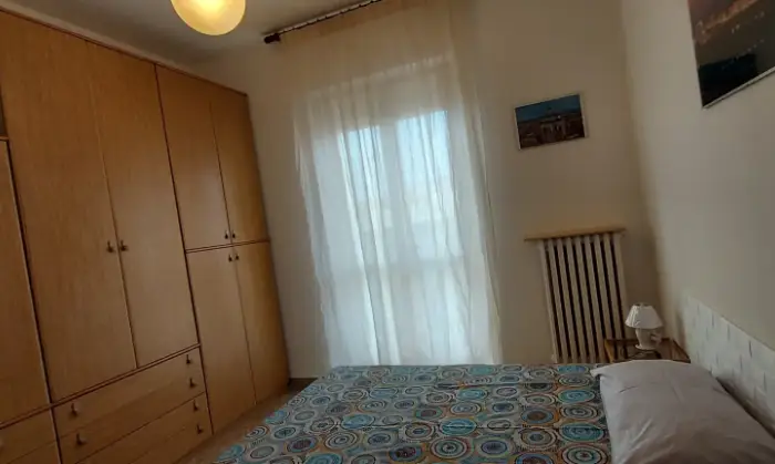 Rexer-Bra-Appartamento-per-studenti-con-camere-in-centro-Bra-CAMERA-DA-LETTO