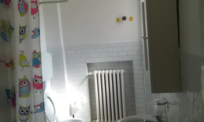 Rexer-Urbino-Tre-camere-singole-a-Ragazze-BAGNO