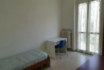 Rexer-Urbino-Tre-camere-singole-a-Ragazze-CAMERA-DA-LETTO