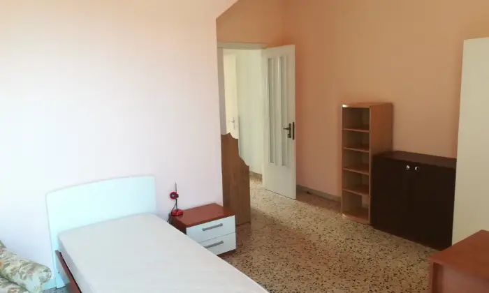 Rexer-Urbino-Tre-camere-singole-a-Ragazze-CAMERA-DA-LETTO