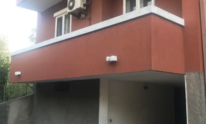 Rexer-Olginate-Appartamento-ristrutturato-arredato-a-basso-consumo-energetico-A-con-impianto-fotovoltaico-e-termodinamico-Balcone