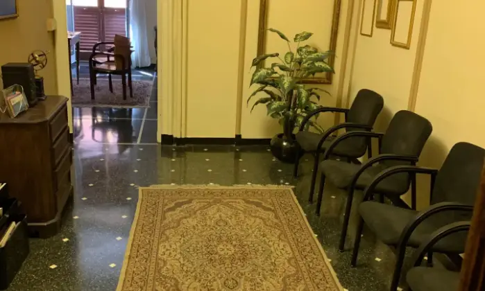 Rexer-Genova-AFFITTASI-STANZA-USO-UFFICIO-o-STUDIO-MEDICO-SALA-ATTESA
