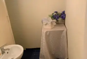 Rexer-Genova-AFFITTASI-STANZA-USO-UFFICIO-o-STUDIO-MEDICO-BAGNO