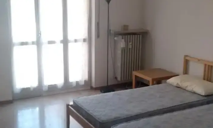 Rexer-Pavia-Con-tre-ampie-stanze-contratto-studenti-CAMERA-DA-LETTO