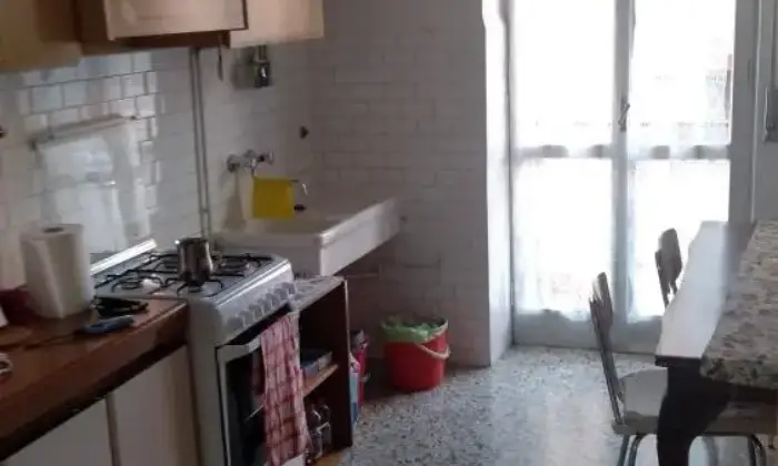 Rexer-Pavia-Con-tre-ampie-stanze-contratto-studenti-CUCINA