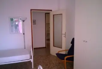 Rexer-Pavia-Contratto-studenti-con-due-grandi-camere-indipendenti-vicino-policlinico-e-facolta-scientifiche-CAMERA-DA-LETTO