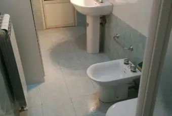 Rexer-Rende-APPARTAMENTO-cucina-due-stanze-da-letto-ideale-per-CoppiaFamiglia-con-figlio-o-Studenti-universitario-BAGNO