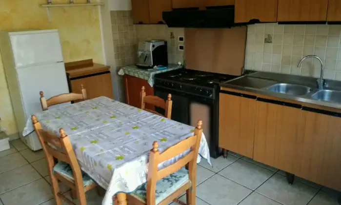 Rexer-Rende-APPARTAMENTO-cucina-due-stanze-da-letto-ideale-per-CoppiaFamiglia-con-figlio-o-Studenti-universitario-CUCINA