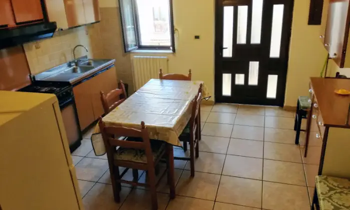 Rexer-Rende-APPARTAMENTO-cucina-due-stanze-da-letto-ideale-per-CoppiaFamiglia-con-figlio-o-Studenti-universitario-CUCINA