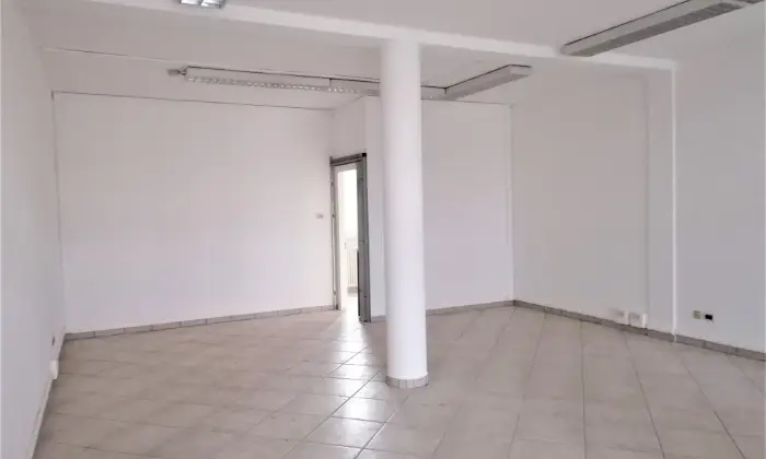 Rexer-Cesenatico-A-metri-dal-Portocanale-Negozio