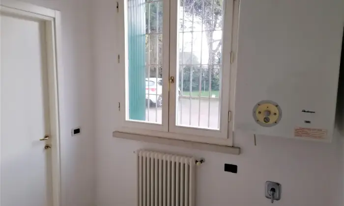 Rexer-Cesenatico-A-metri-dal-Portocanale-Negozio
