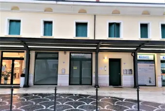 Rexer-Cesenatico-A-metri-dal-Portocanale-Negozio