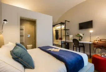 Rexer-Roma-Suite-Trastevere-in-Palazzo-depoca-fronte-fiume-CAMERA-DA-LETTO