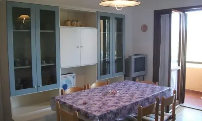 Rexer-Golfo-Aranci-Trilocale-in-residence-SALONECUCINA