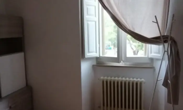 Rexer-Urbino-Stanze-doppie-in-bellissimo-appartamento-CAMERA-DA-LETTO