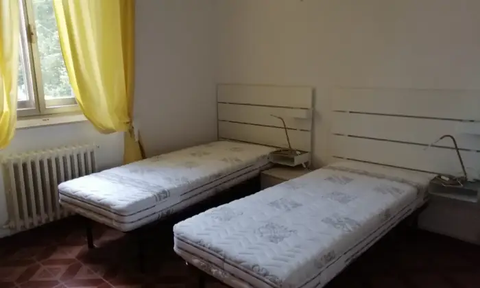 Rexer-Urbino-Stanze-doppie-in-bellissimo-appartamento-CAMERA-DA-LETTO