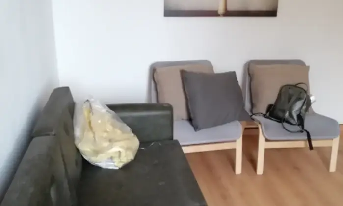 Rexer-Urbino-Stanze-doppie-in-bellissimo-appartamento-SALONE