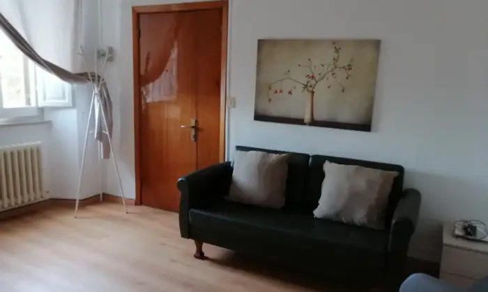 Rexer-Urbino-Stanze-doppie-in-bellissimo-appartamento-SALONE