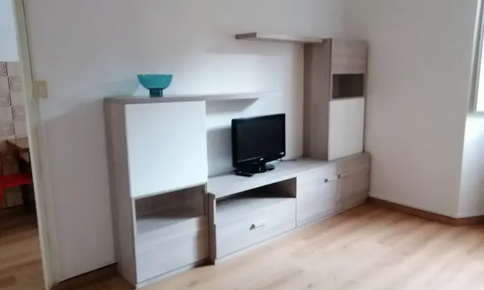 Rexer-Urbino-Stanze-doppie-in-bellissimo-appartamento-SALONE