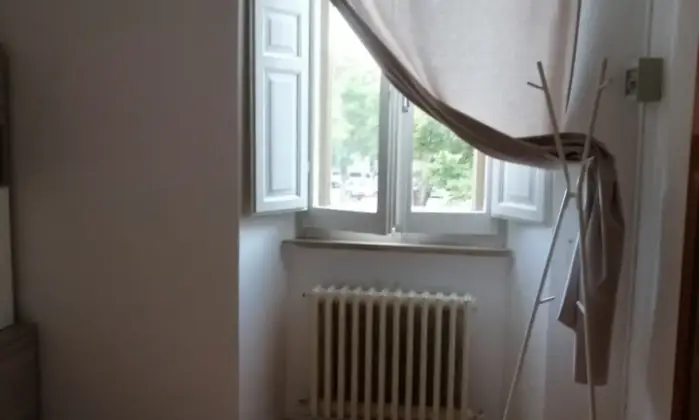 Rexer-Urbino-Stanze-doppie-in-bellissimo-appartamento-SALONE