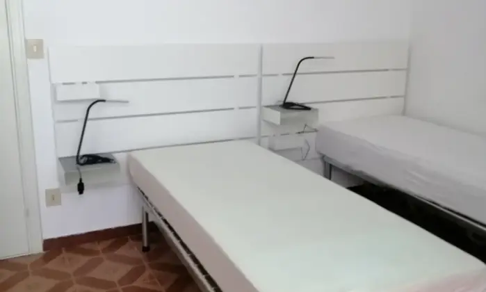 Rexer-Urbino-Stanze-doppie-in-bellissimo-appartamento-CAMERA-DA-LETTO