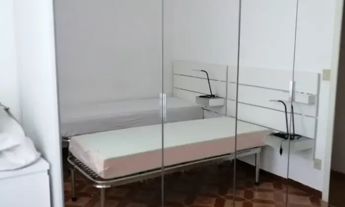 Rexer-Urbino-Stanze-doppie-in-bellissimo-appartamento-CAMERA-DA-LETTO