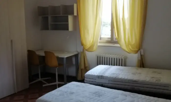 Rexer-Urbino-Stanze-doppie-in-bellissimo-appartamento-CAMERA-DA-LETTO