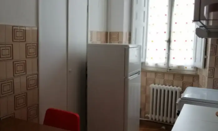 Rexer-Urbino-Stanze-doppie-in-bellissimo-appartamento-CUCINA