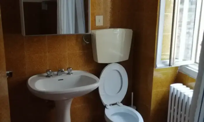 Rexer-Urbino-Stanze-doppie-in-bellissimo-appartamento-BAGNO