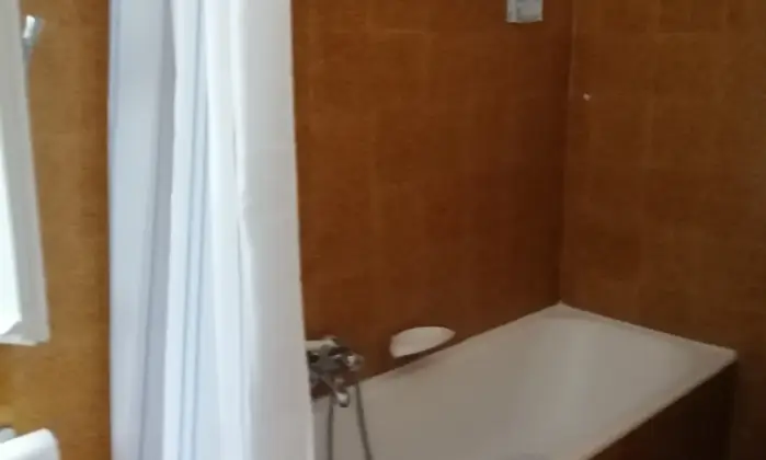 Rexer-Urbino-Stanze-doppie-in-bellissimo-appartamento-BAGNO