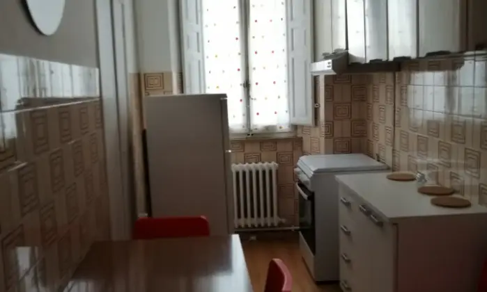 Rexer-Urbino-Due-stanze-singoledoppie-in-centro-storico-CUCINA