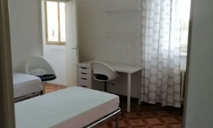 Rexer-Urbino-Due-stanze-singoledoppie-in-centro-storico-CAMERA-DA-LETTO