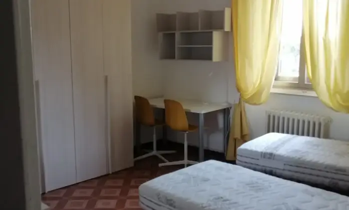 Rexer-Urbino-Due-stanze-singoledoppie-in-centro-storico-CAMERA-DA-LETTO